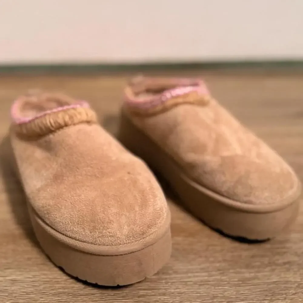 Girls cozy platform clog